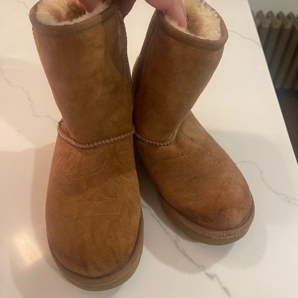 Ugg Classic Short boot, women’s size 5 (US)